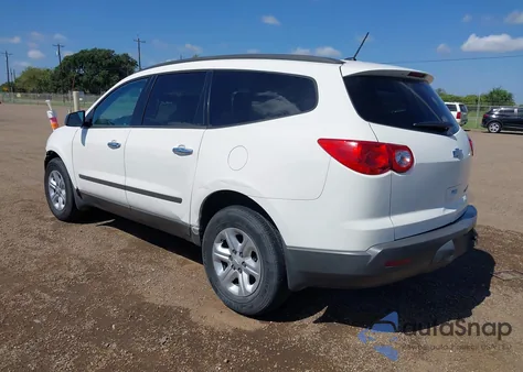 2012 Chevrolet Traverse Ls z USA, uszkodzony, nr VIN 1GNKRFED9CJ175351